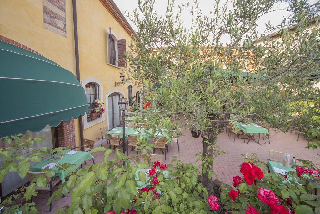Hotel Antichi Cortili Dossobuono Extérieur photo