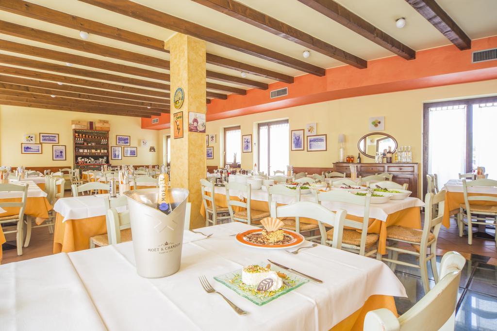 Hotel Antichi Cortili Dossobuono Extérieur photo