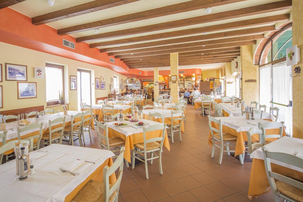 Hotel Antichi Cortili Dossobuono Extérieur photo