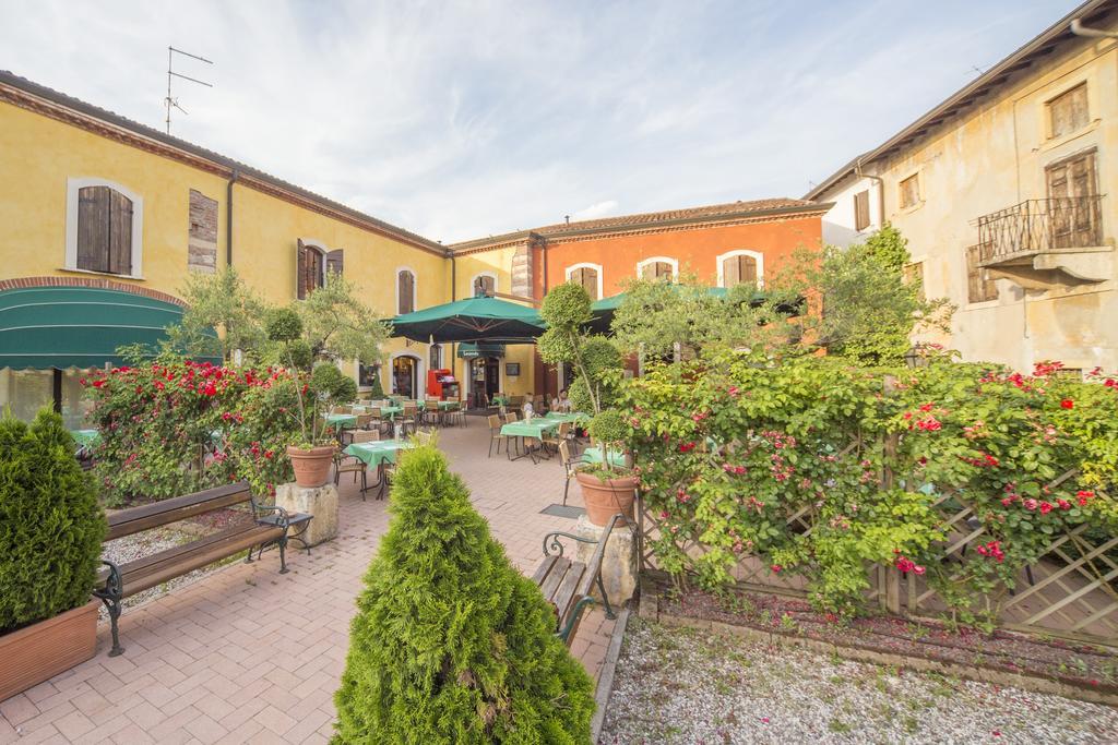 Hotel Antichi Cortili Dossobuono Extérieur photo