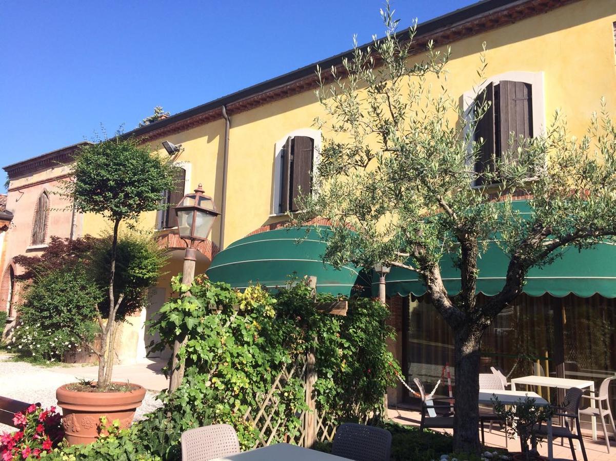 Hotel Antichi Cortili Dossobuono Extérieur photo