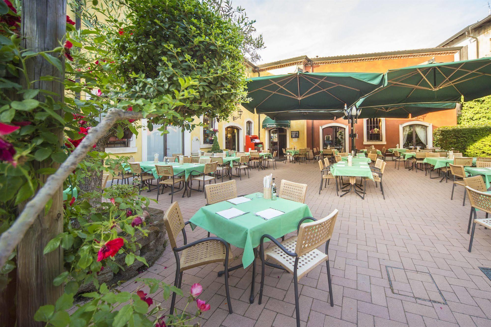 Hotel Antichi Cortili Dossobuono Extérieur photo